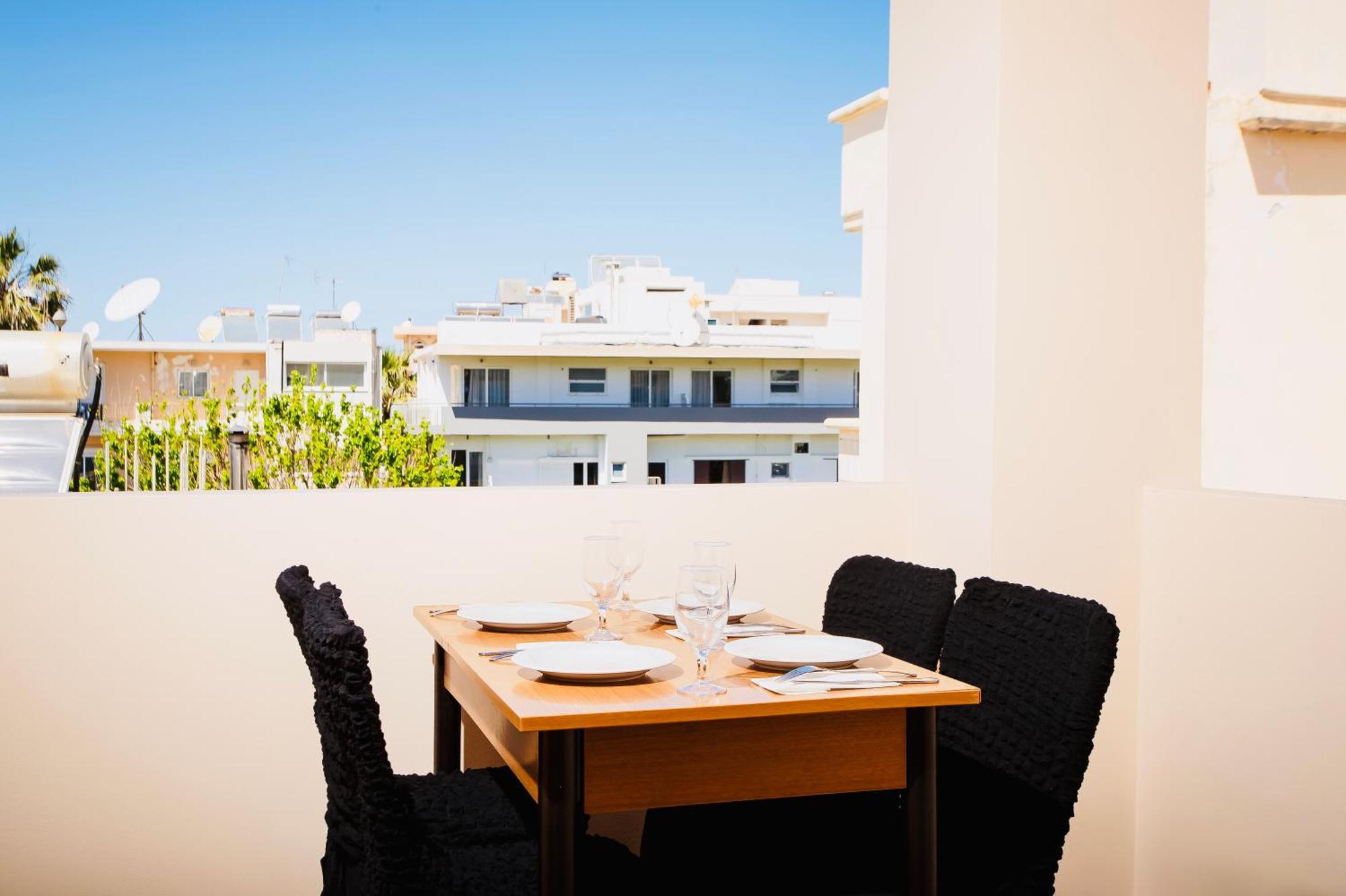 Pearl Seaside Cozy Apartments Hriszí Aktí Haniá Kültér fotó